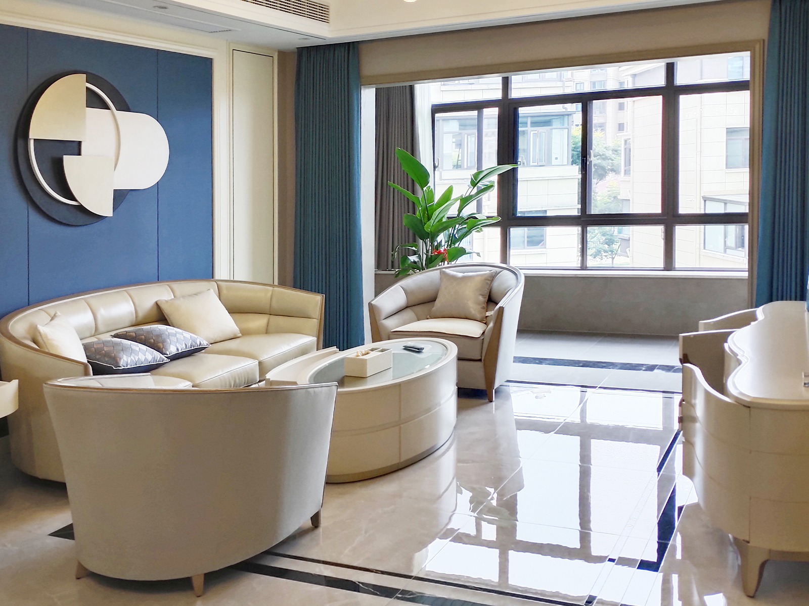 180平米現(xiàn)代簡歐裝修，盡享簡潔大氣生活！